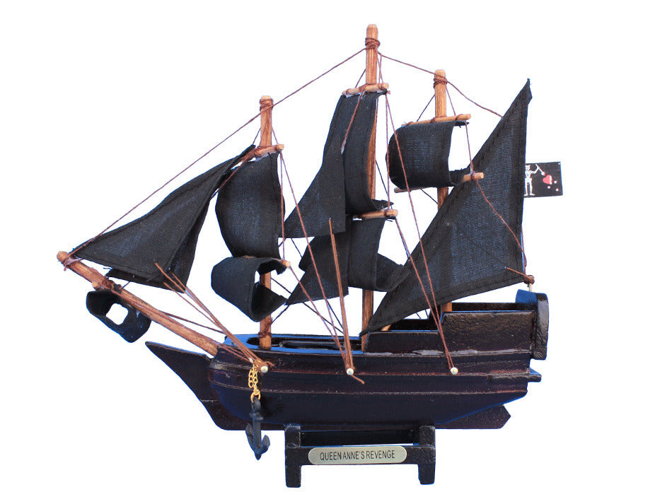 Wooden Blackbeard's Queen Anne's Revenge Model Pirate Ship 7"