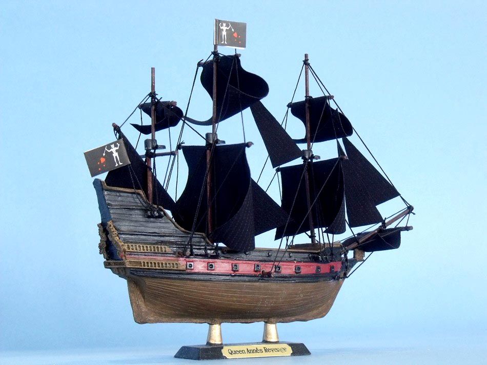 Blackbeard's Queen Anne's Revenge Limited Model Pirate Ship 7"