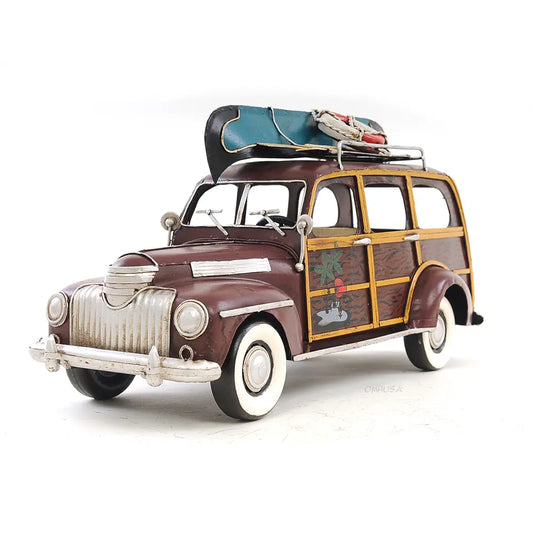 1947 Chevrolet Suburban W/Canoe 1:14 Model Car