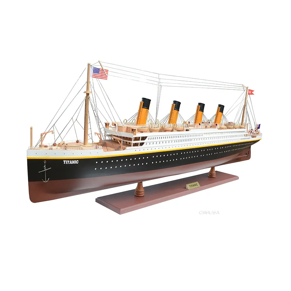 RMS Titanic Model Cruise Ship 4.5 Feet Long