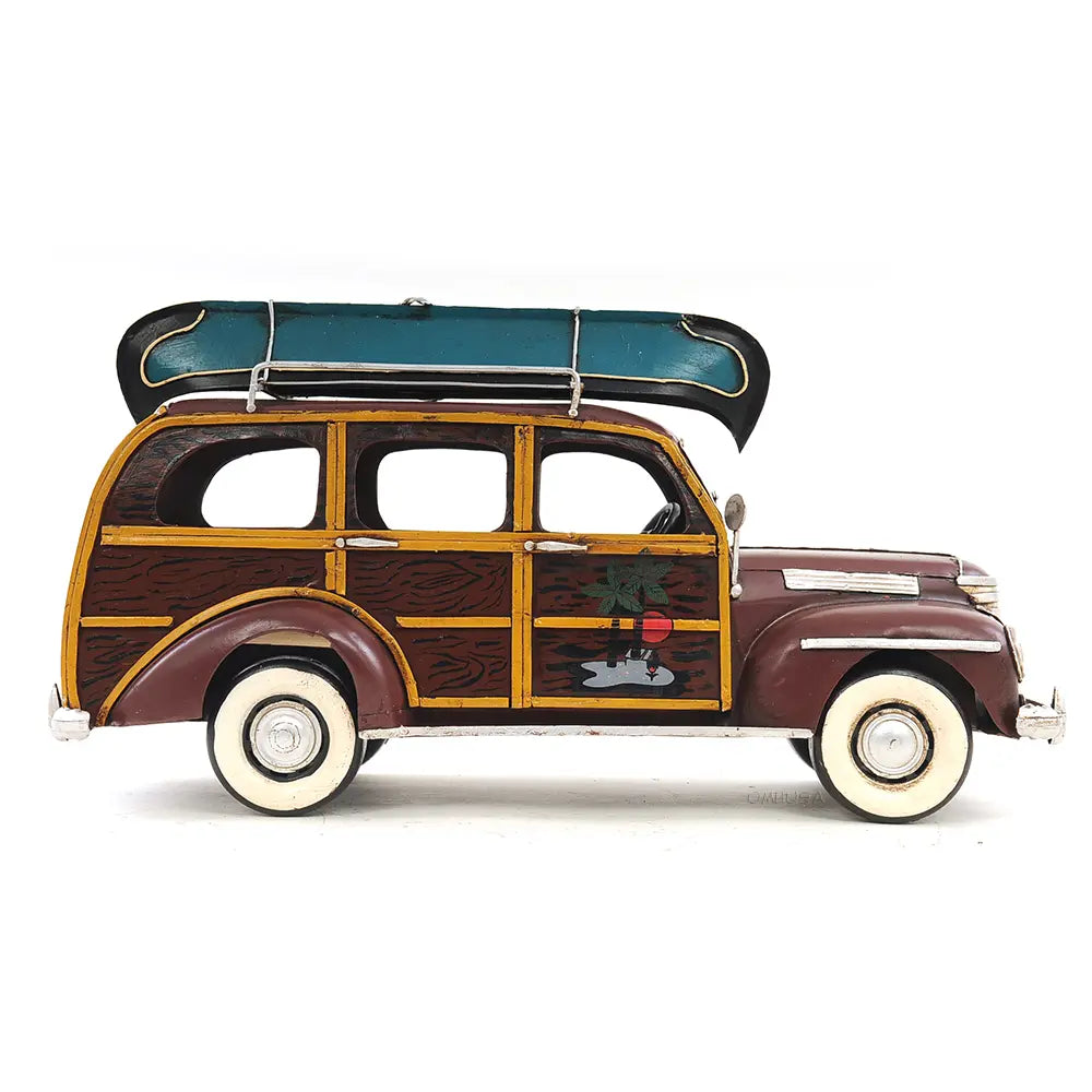 1947 Chevrolet Suburban W/Canoe 1:14 Model Car