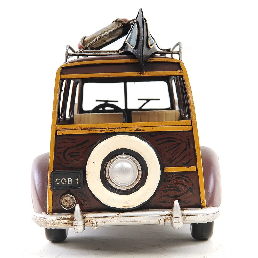 1947 Chevrolet Suburban W/Canoe 1:14 Model Car