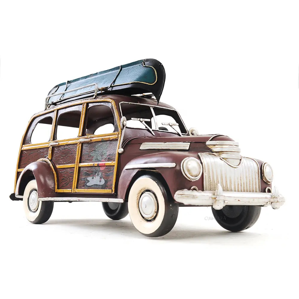 1947 Chevrolet Suburban W/Canoe 1:14 Model Car