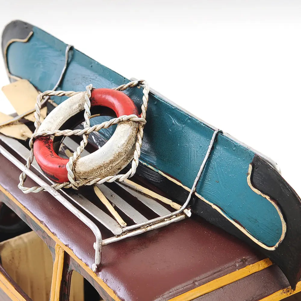 1947 Chevrolet Suburban W/Canoe 1:14 Model Car