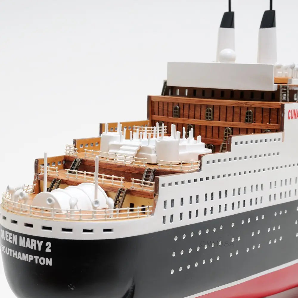 Queen Mary II L Cruise Ship Model