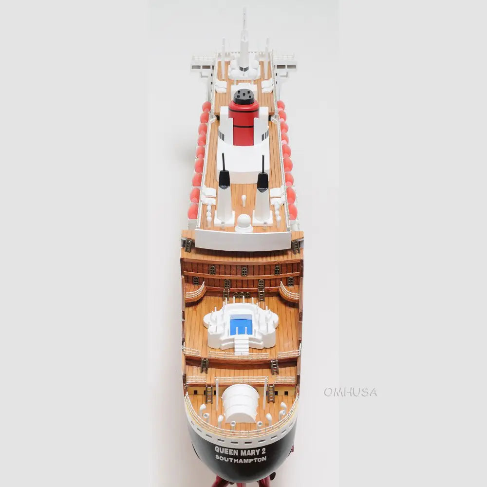 Queen Mary II L Cruise Ship Model