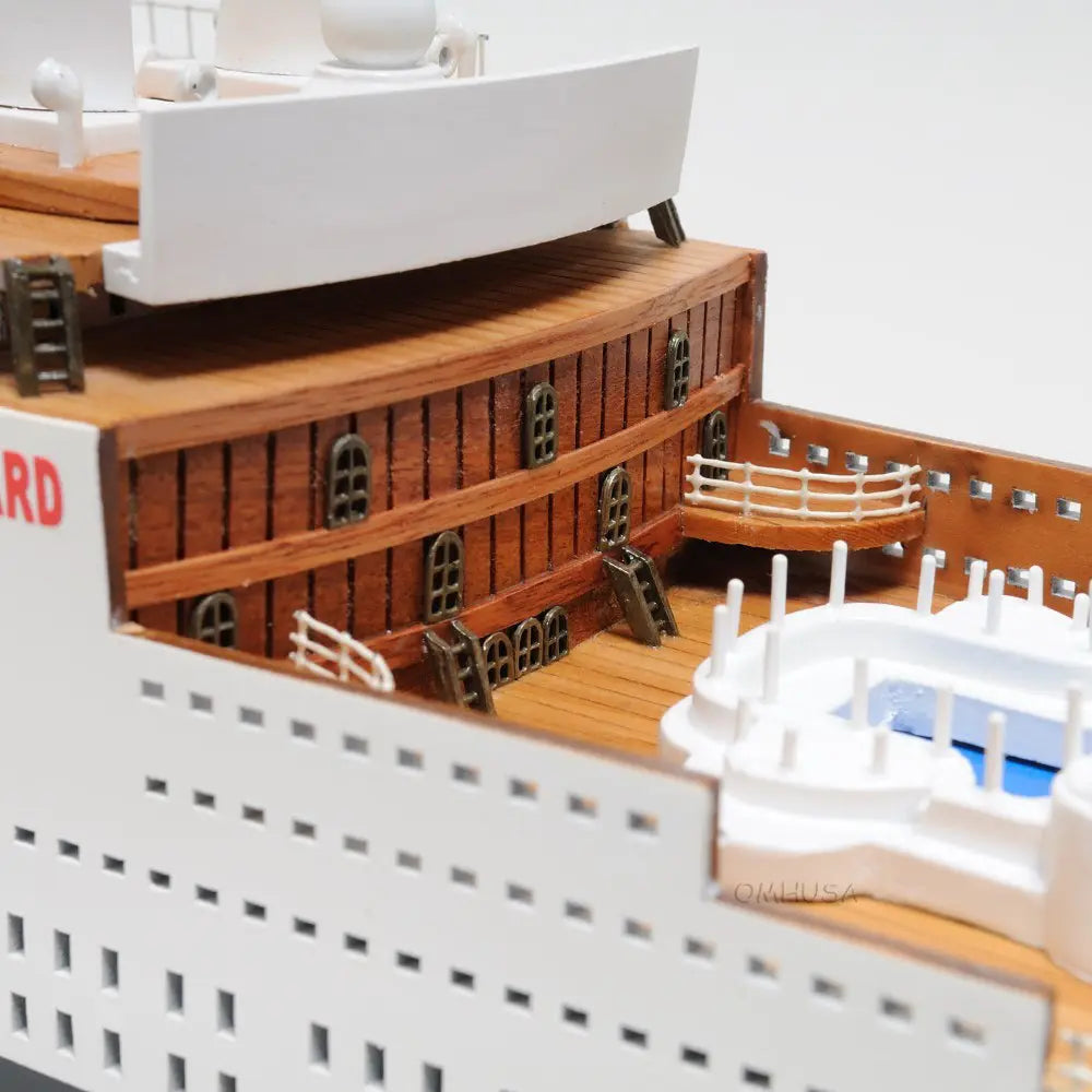 Queen Mary II L Cruise Ship Model