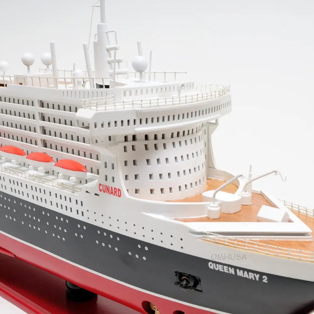 Queen Mary II L Cruise Ship Model