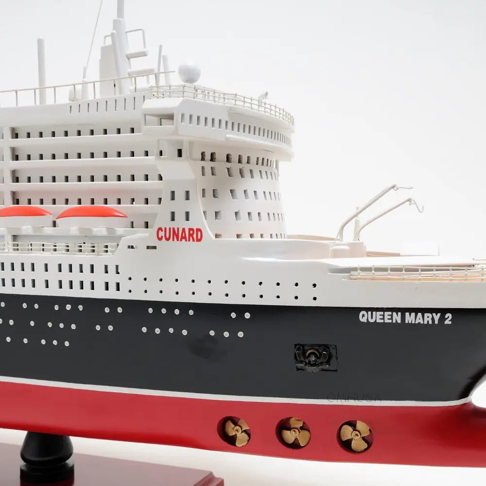 Queen Mary II L Cruise Ship Model