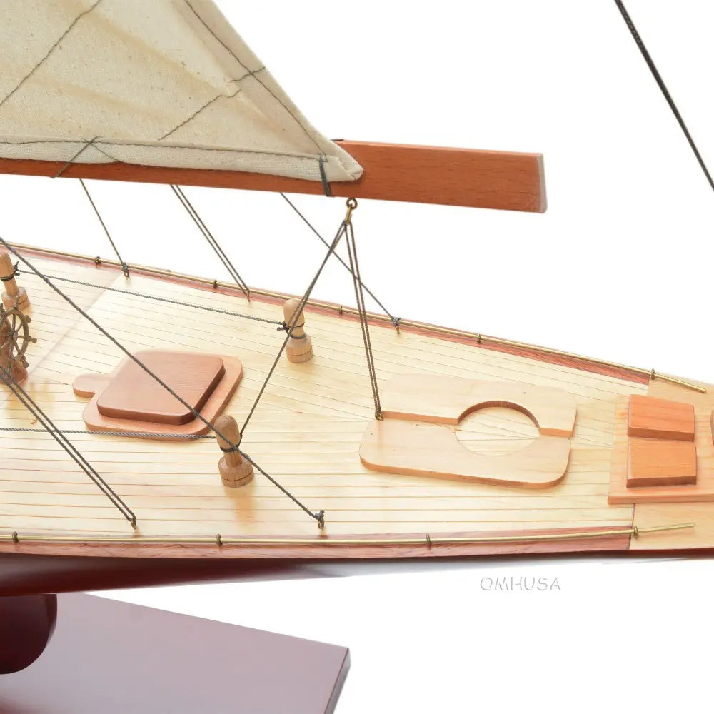 Endeavour XL Sailboat Model