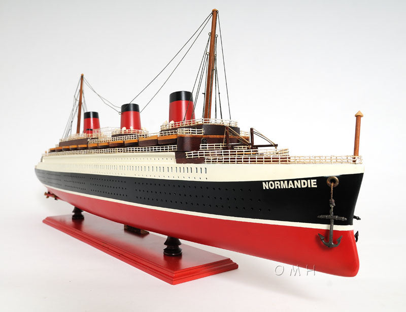 Normandie Cruise Ship Painted-C003