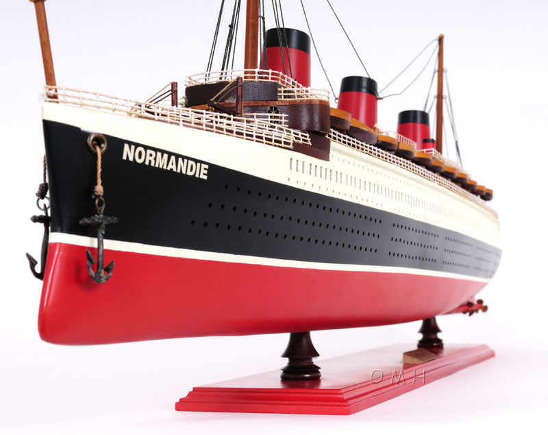Normandie Cruise Ship Painted-C003