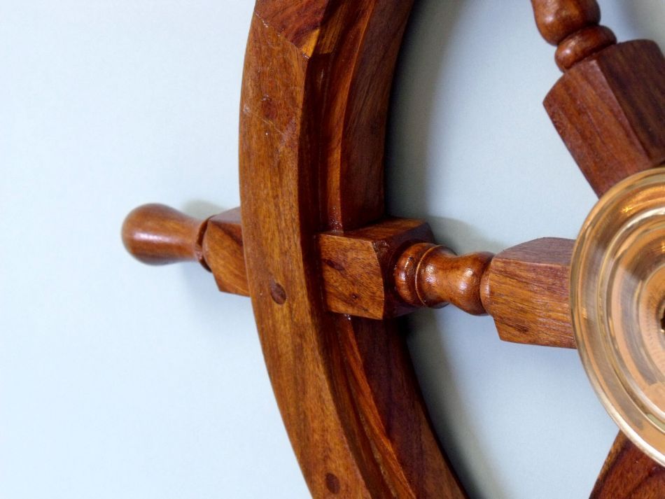 Deluxe Class Wood and Brass Decorative Ship Wheel 18"