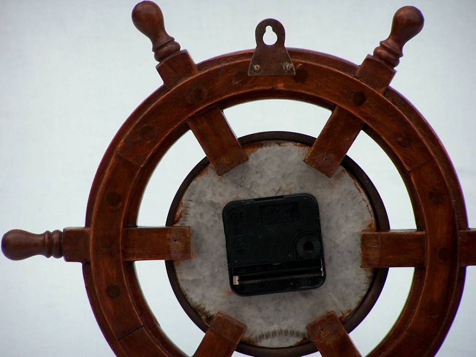Deluxe Class Wood and Antique Copper Ship Steering Wheel Clock 12"