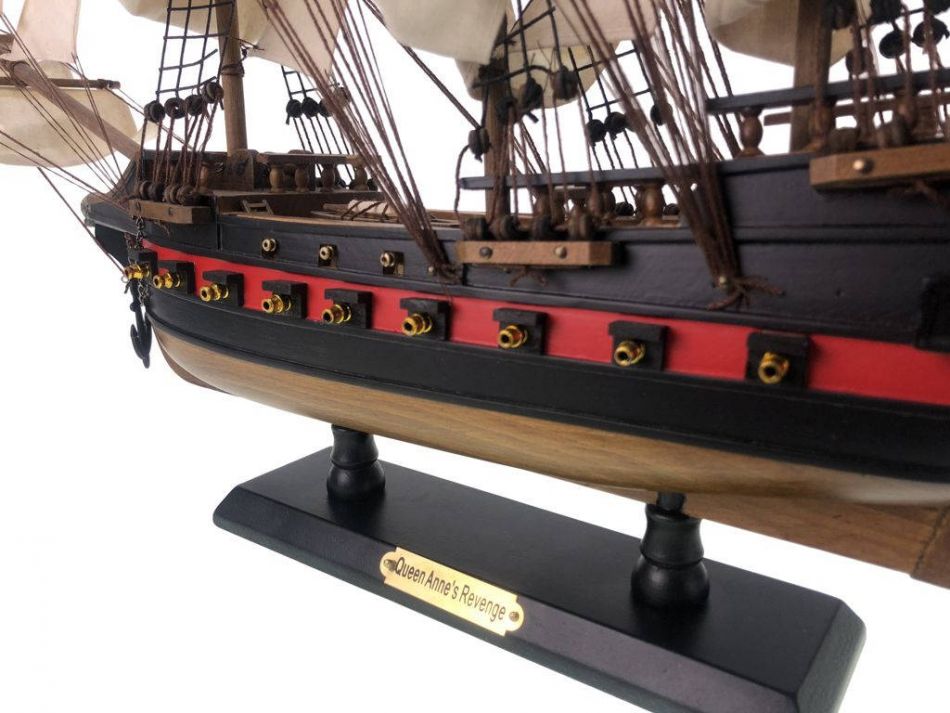 Wooden Blackbeard's Queen Anne's Revenge White Sails Limited Model Pirate Ship 26"
