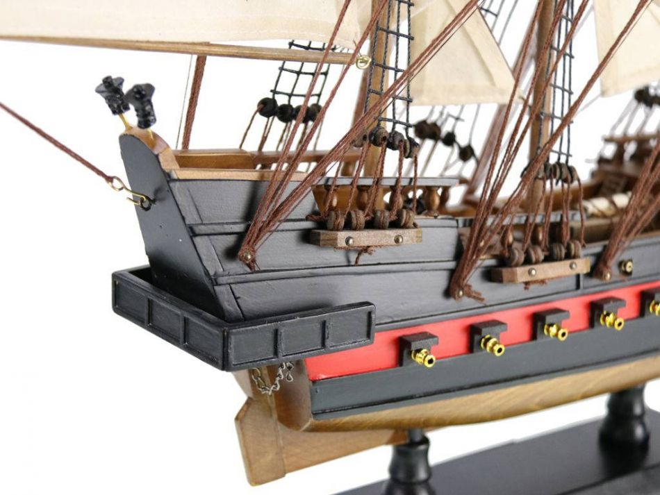 Wooden Blackbeard's Queen Anne's Revenge White Sails Limited Model Pirate Ship 26"