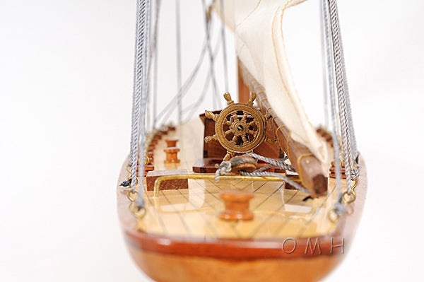 Shamrock Model Sailing Yacht